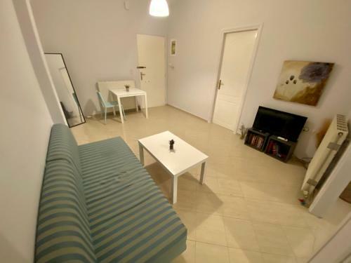 Le Chris Central Apartments