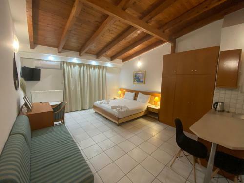 Le Chris Central Apartments
