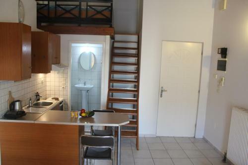 Le Chris Central Apartments