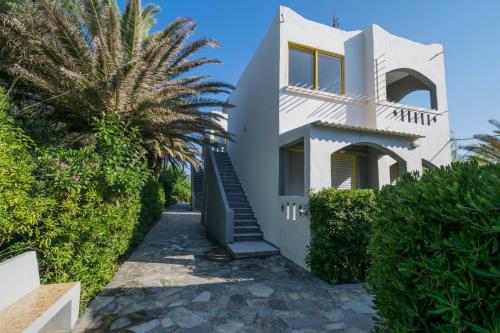 El Mar Apartments