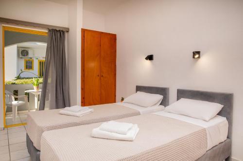 El Mar Apartments