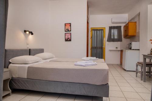 El Mar Apartments