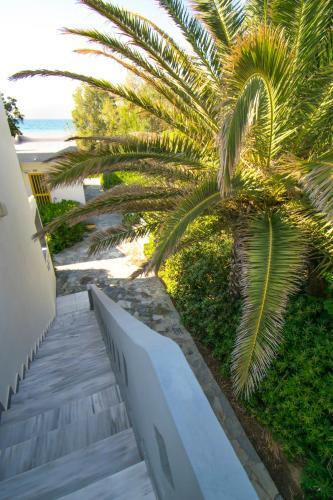 El Mar Apartments