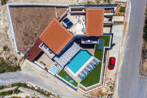 Modern Villa With Salted Water Pool,jacuzzi, Bbq!