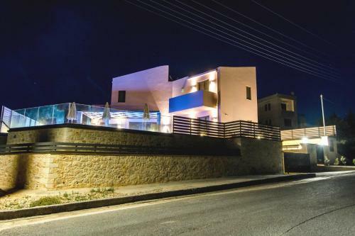 Modern Villa With Salted Water Pool,jacuzzi, Bbq!
