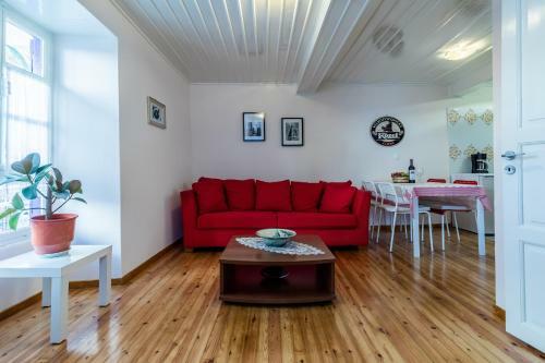 Niki's Traditional House
