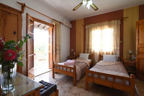 Hostal Panagou Studios
