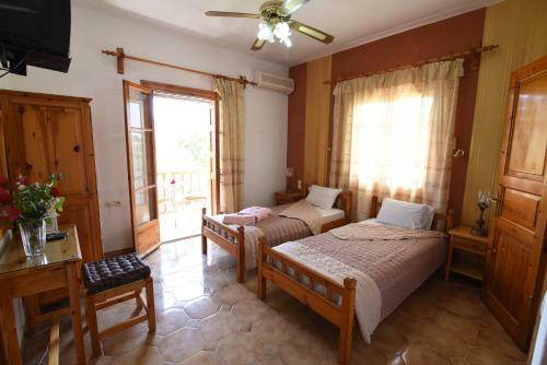 Hostal Panagou Studios