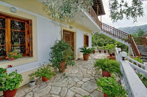Hostal Panagou Studios