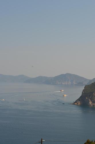 Villa Elea,suberb Seaview,nearby Beach And Town.