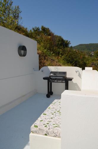 Villa Elea,suberb Seaview,nearby Beach And Town.