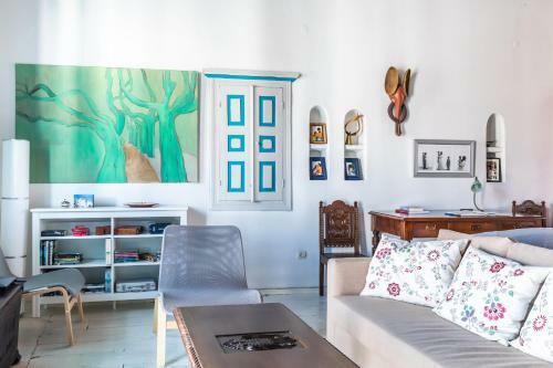 Delphine's House