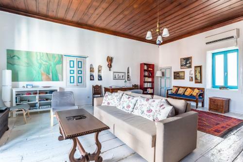 Delphine's House