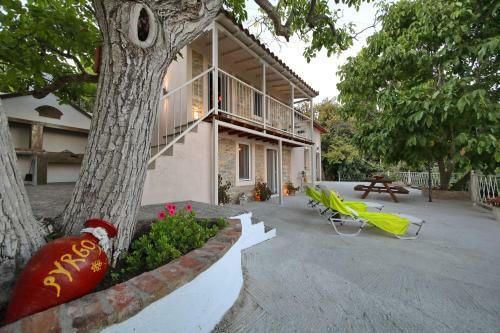 Pyrgos Country House