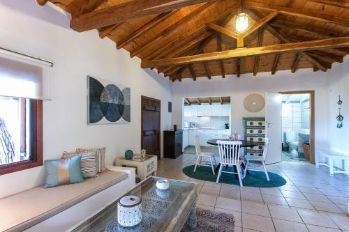 Villa Amouage Boutique Home