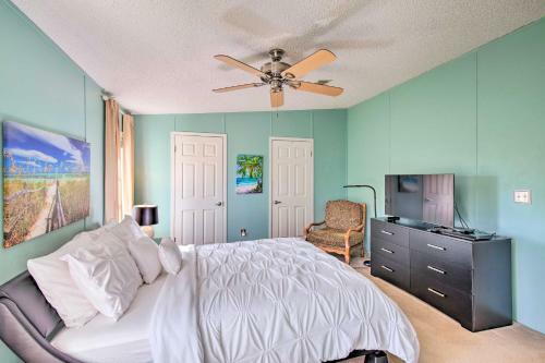 Coastal Florida Cottage With Screened-in Porch!