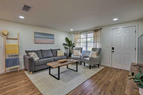 Renovated Sarasota Home With Screened-in Patio!