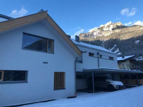 Urban Alpine Penthouse With Lake View