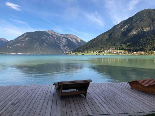 Urban Mountain Chalet With Lake View