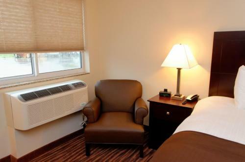 Hotel Boulders Inn & Suites