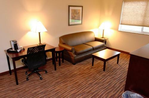 Hotel Boulders Inn & Suites