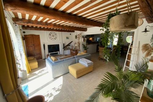 Duplex House With Gardenterrace In Cabannes
