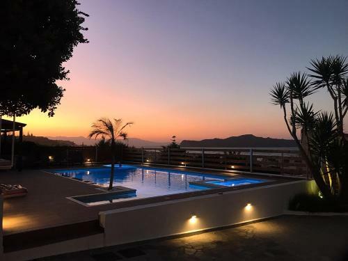 Seaview Garden Villa - Heated Pool