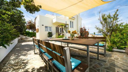 Seaview Garden Villa - Heated Pool