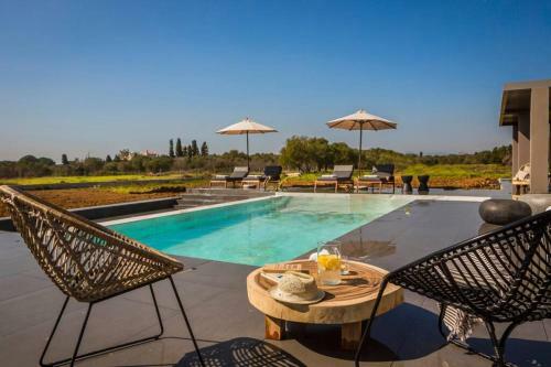 Superior Luxury Villa With Private Pool!