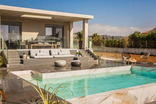 Superior Luxury Villa With Private Pool!