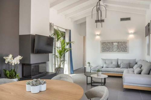 Superior Luxury Villa With Private Pool!