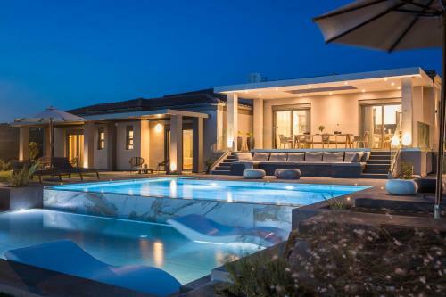 Superior Luxury Villa With Private Pool!