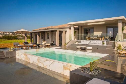 Superior Luxury Villa With Private Pool!