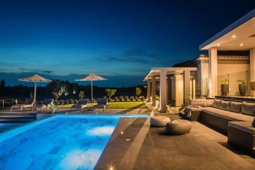 Superior Luxury Villa With Private Pool!