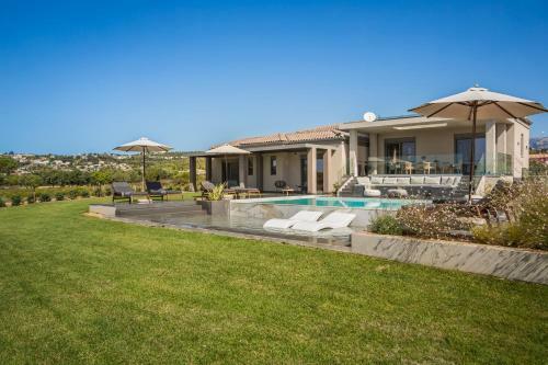 Superior Luxury Villa With Private Pool!