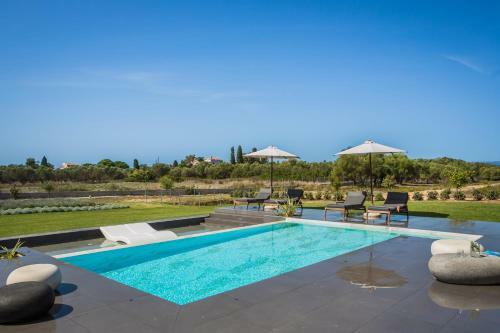 Superior Luxury Villa With Private Pool!