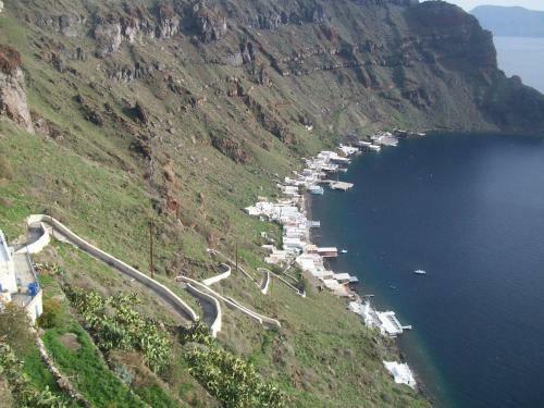 Agrilia Secluded Cave House