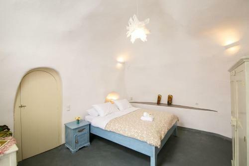 Agrilia Secluded Cave House