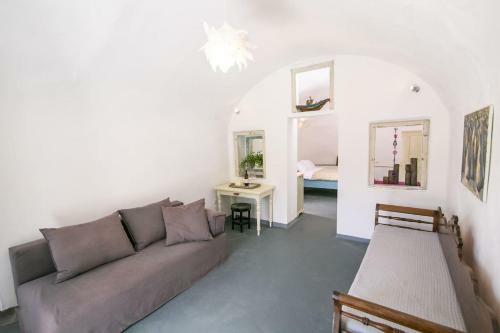 Agrilia Secluded Cave House