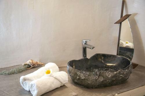 Agrilia Secluded Cave House