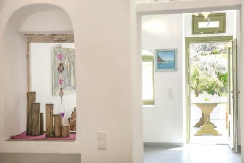 Agrilia Secluded Cave House