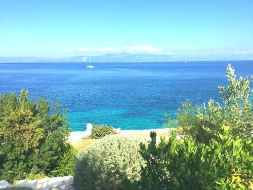 Villa Dinos