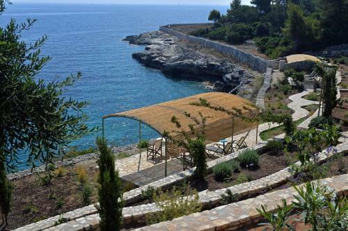 Villa Dinos
