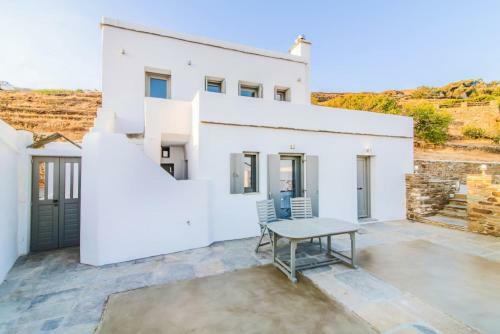 Triantaros Familly House