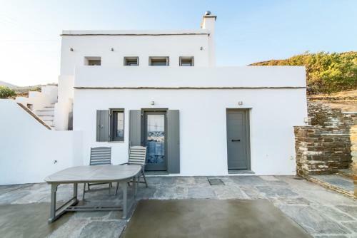 Triantaros Familly House