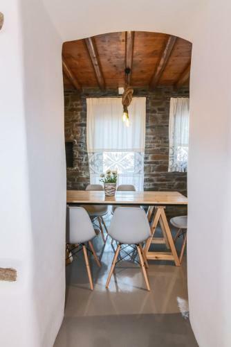 Triantaros Familly House
