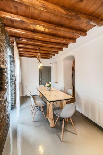 Triantaros Familly House
