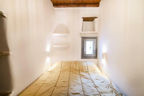 Triantaros Home