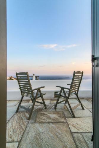 Triantaros Home