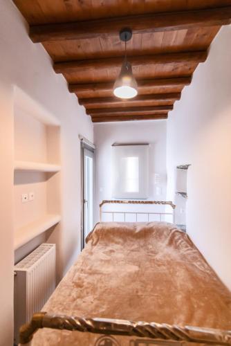 Triantaros Home